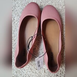 NWT Cute pinks flats size 8.5